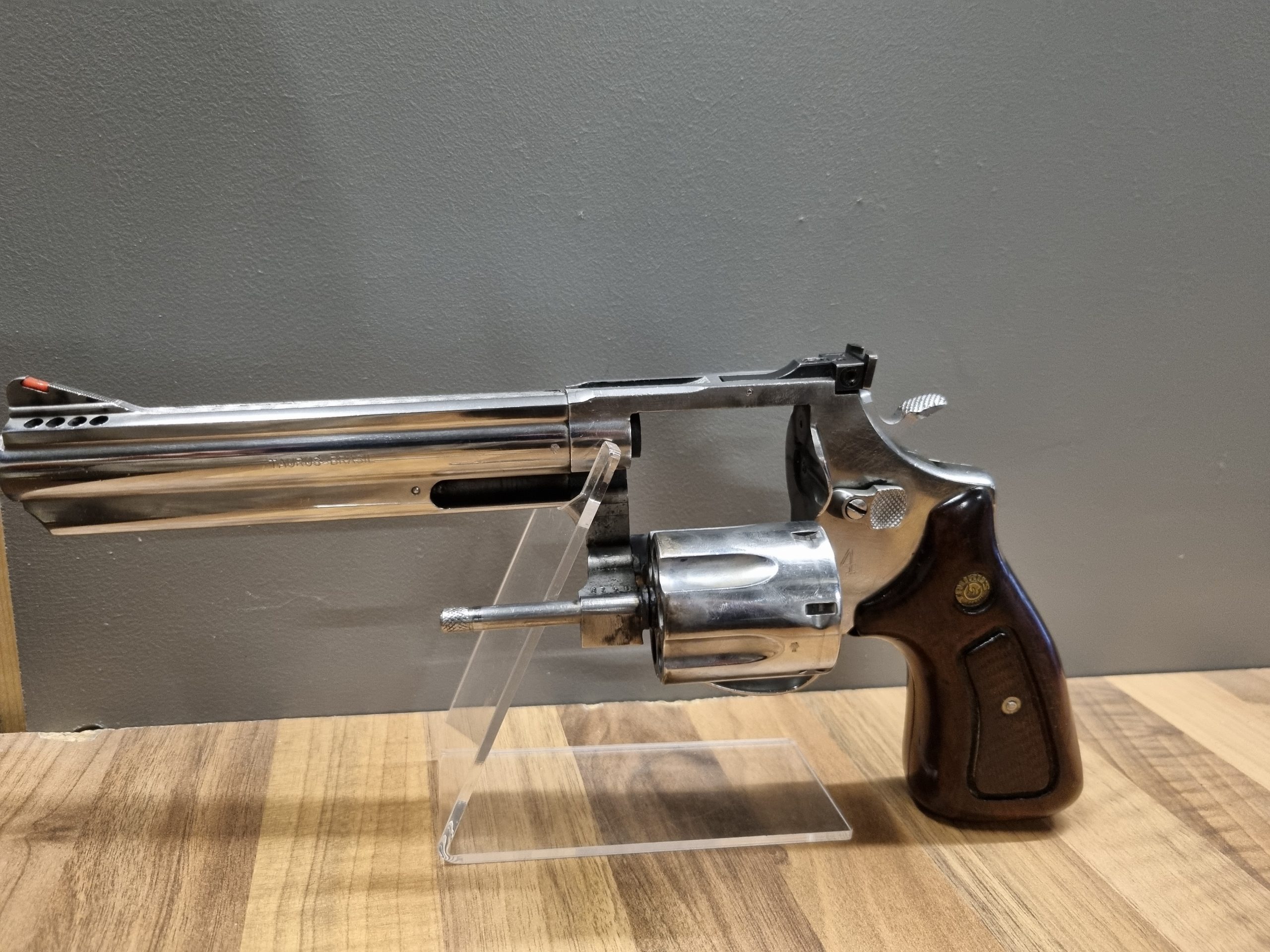 Taurus .357 Serial number 08205439 - Image 3