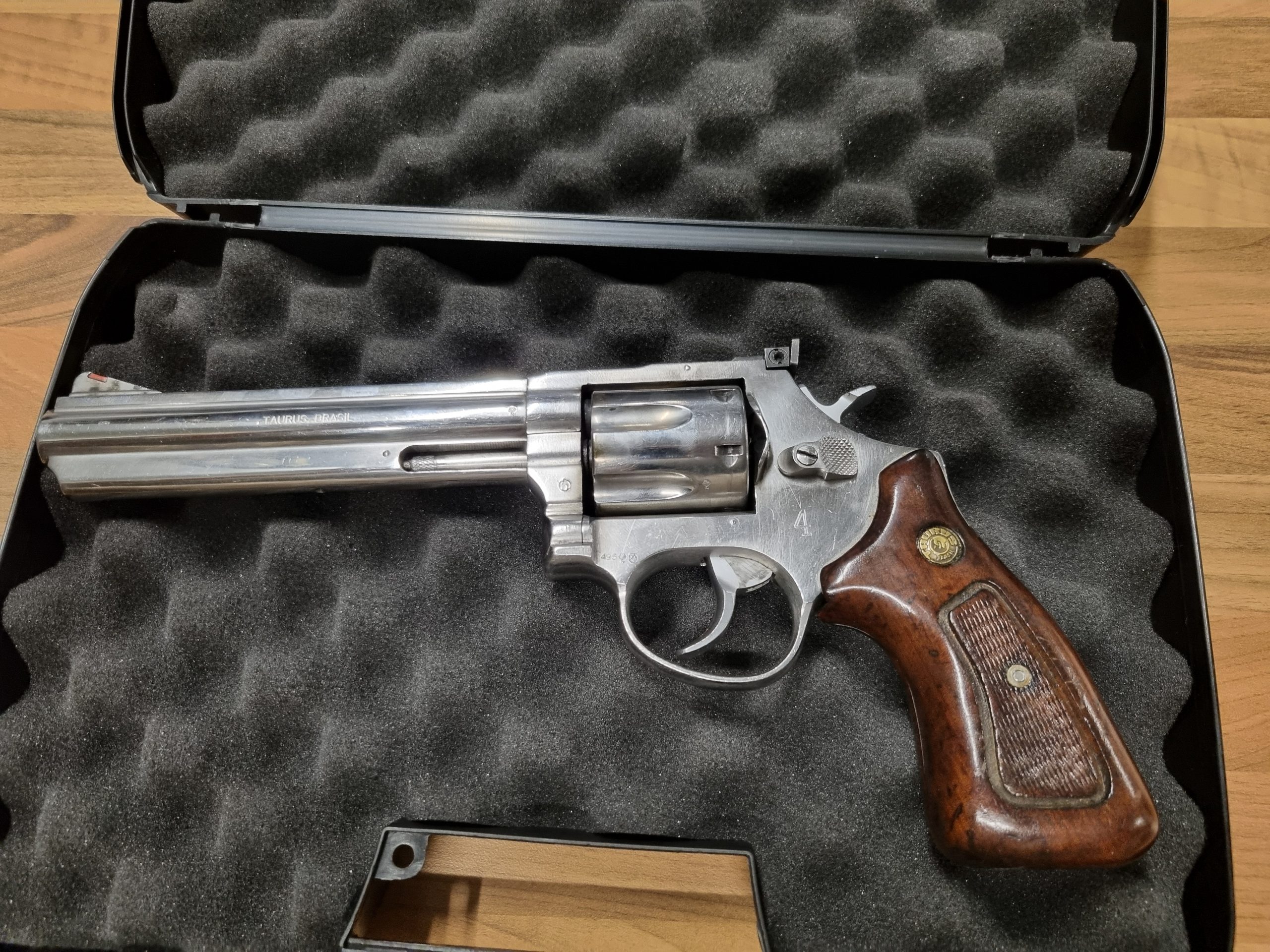 Taurus .357 Serial number 08205439 - Image 2